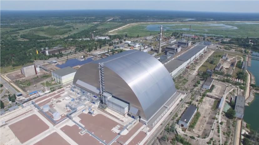Le Nouveau Confinement Sûr (NCS) du réacteur accidenté n°4 (source ChNPP: Viktor Kuchynskyi)