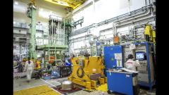 ​Vue générale du hall du réacteur CABRI.  (c) Jean-Marie Huron/ Médiathèque IRSN