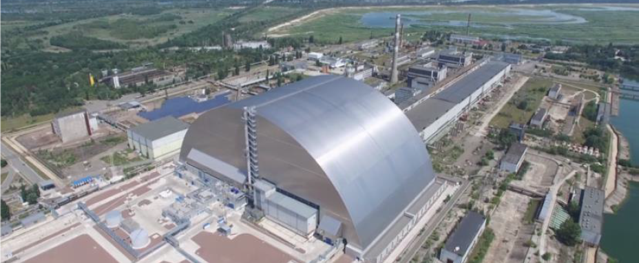 Le Nouveau Confinement Sûr (NCS) du réacteur accidenté n°4 (source ChNPP: Viktor Kuchynskyi)