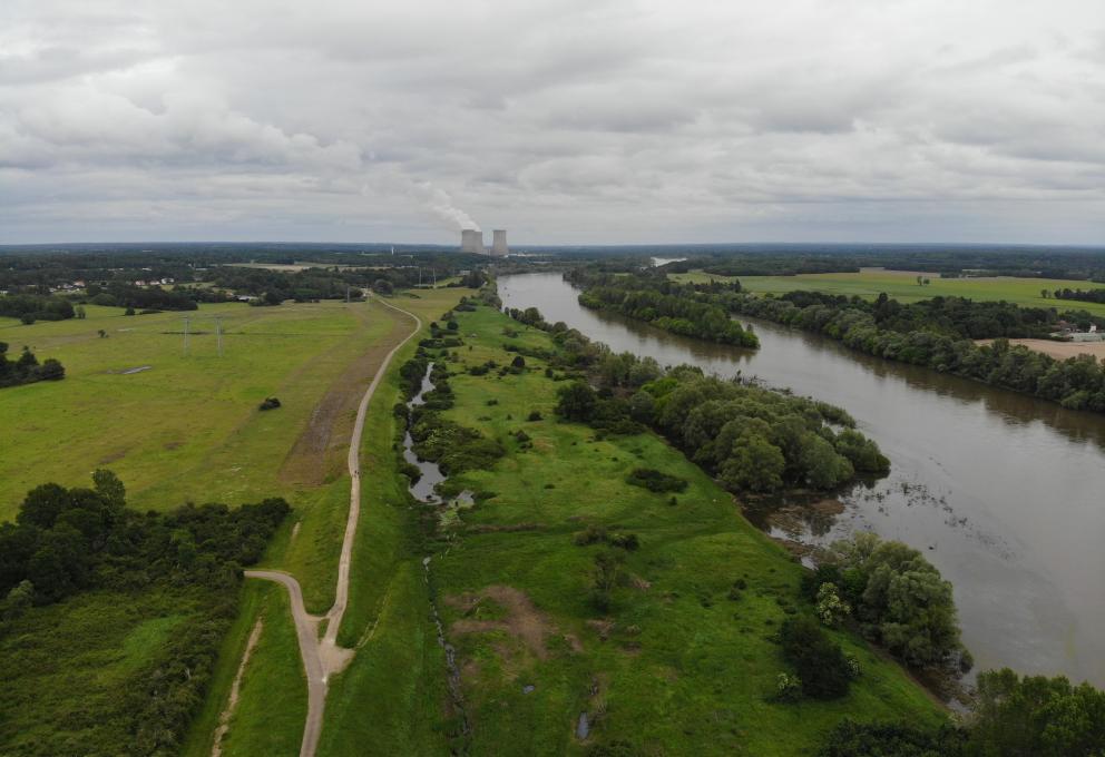 Vue aérienne de la Loire à proximité du CNPE de Dampierre-en-Burly dans le cadre d’une étude de modélisation de l’inondation en cas de brèches dans les digues 