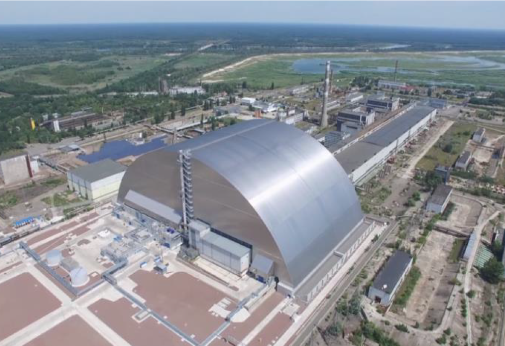Le Nouveau Confinement Sûr (NCS) du réacteur accidenté n°4 (source ChNPP: Viktor Kuchynskyi)